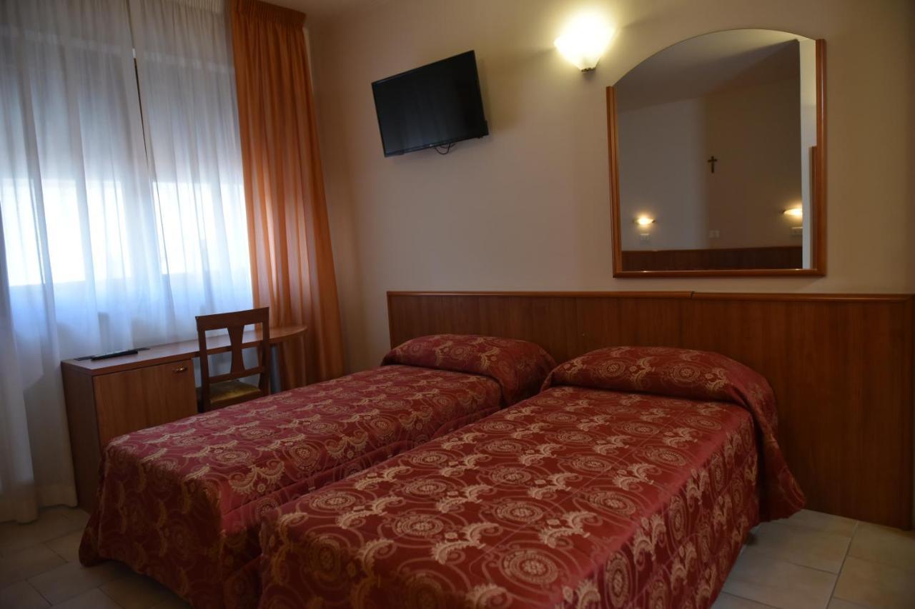 Hotel E Appartamenti La Solaria San Giovanni Rotondo Exteriör bild