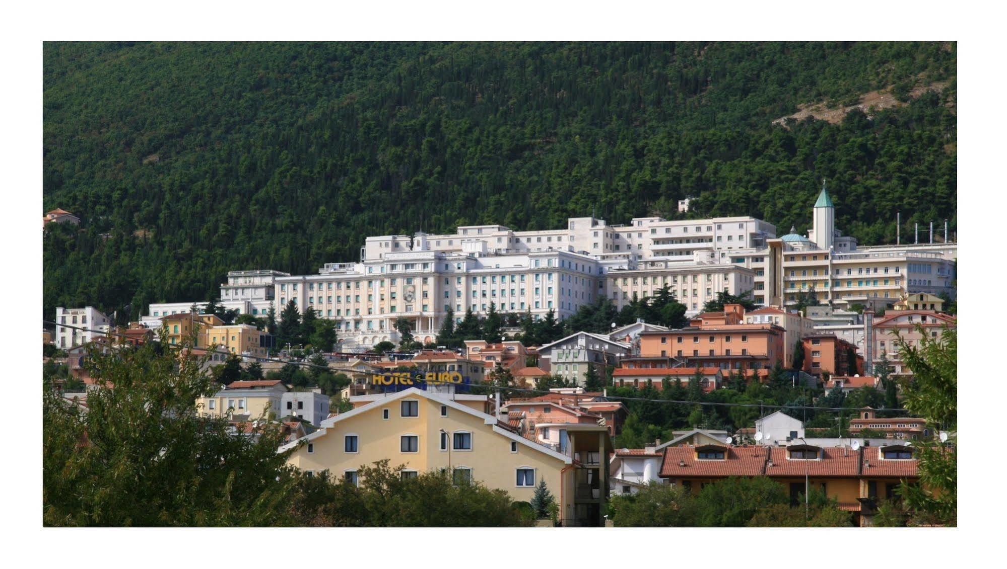 Hotel E Appartamenti La Solaria San Giovanni Rotondo Exteriör bild