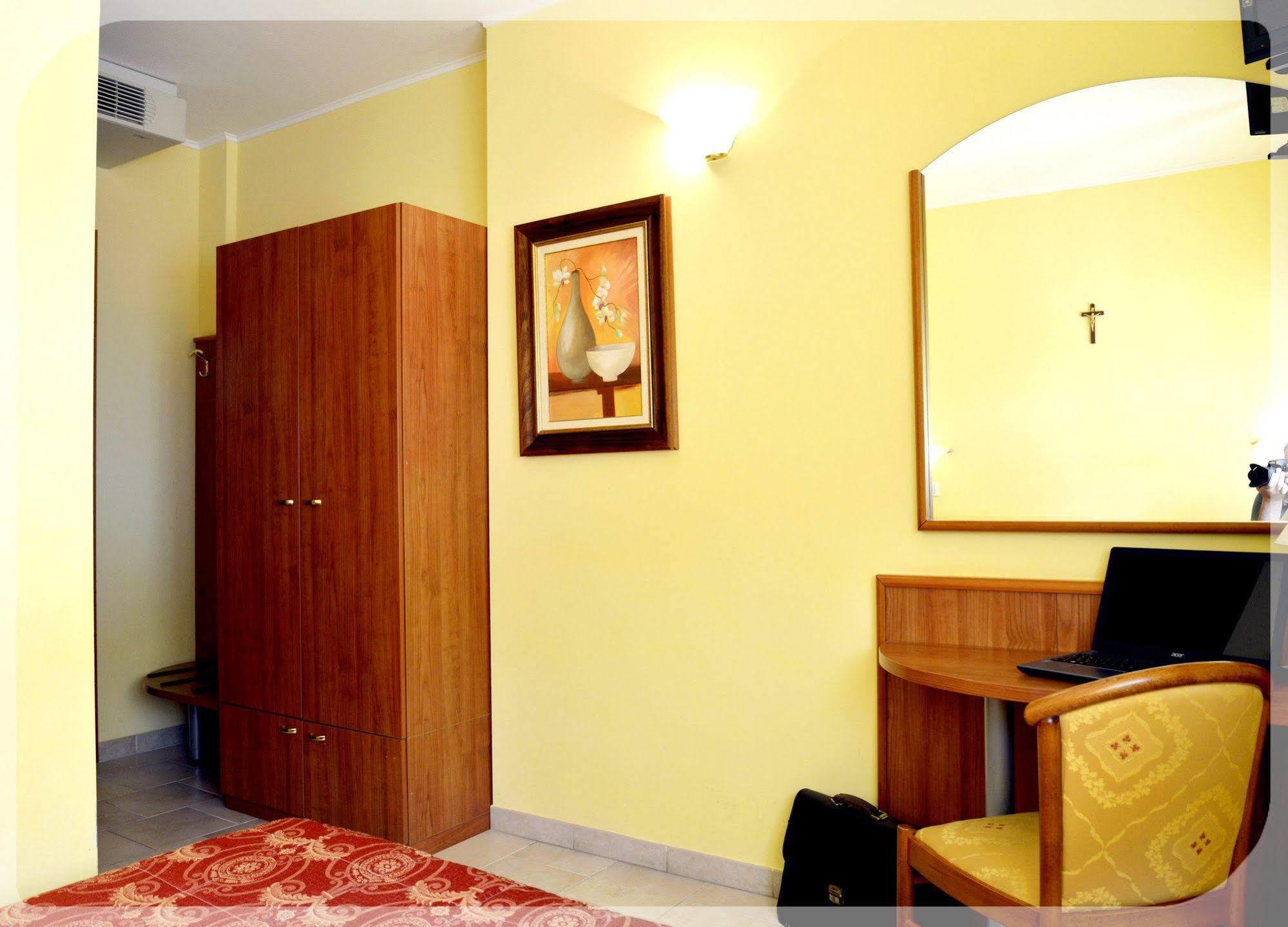 Hotel E Appartamenti La Solaria San Giovanni Rotondo Exteriör bild