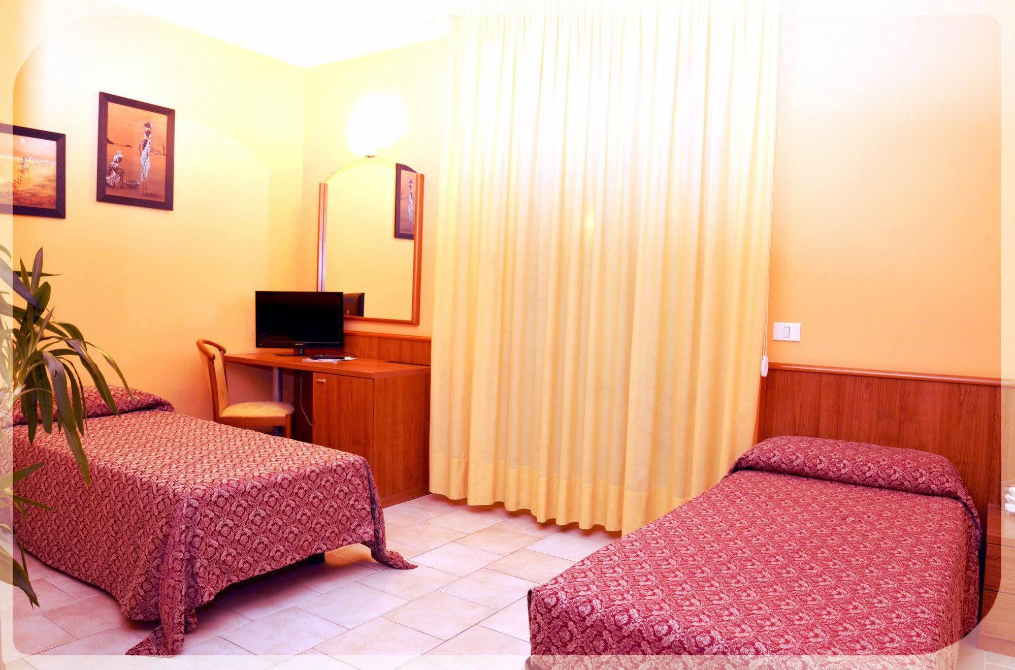 Hotel E Appartamenti La Solaria San Giovanni Rotondo Exteriör bild